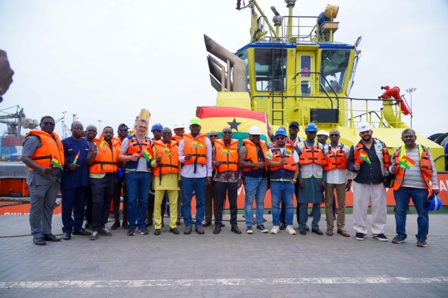 GNPC and TOR officials inspecting Sankofa crude shipment